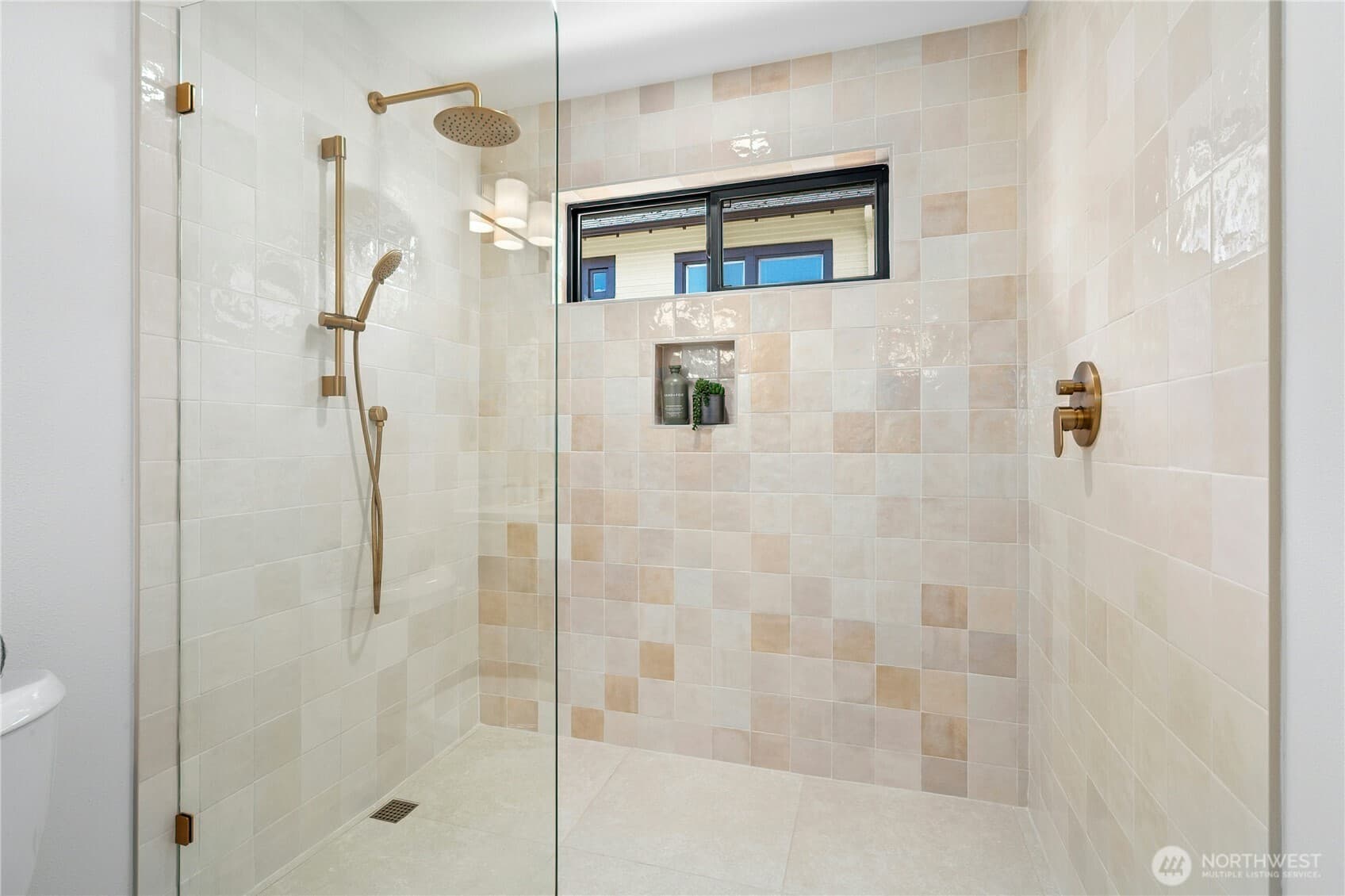 North Beacon Hill Charmer - Image 16