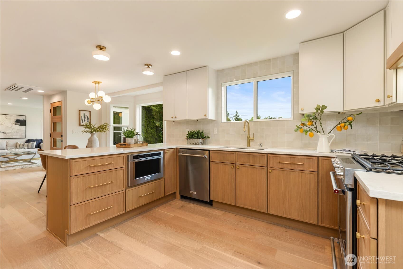 Matthews Beach Cottage - Image 11