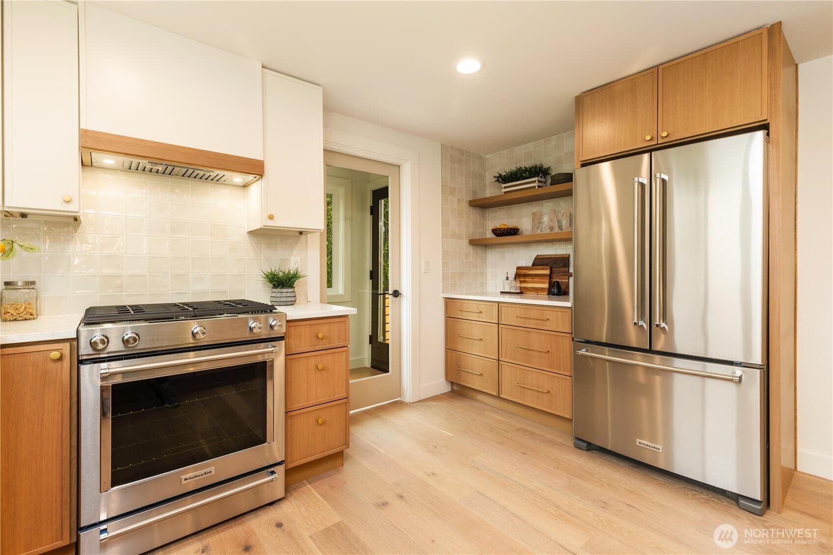 Matthews Beach Cottage - Image 12