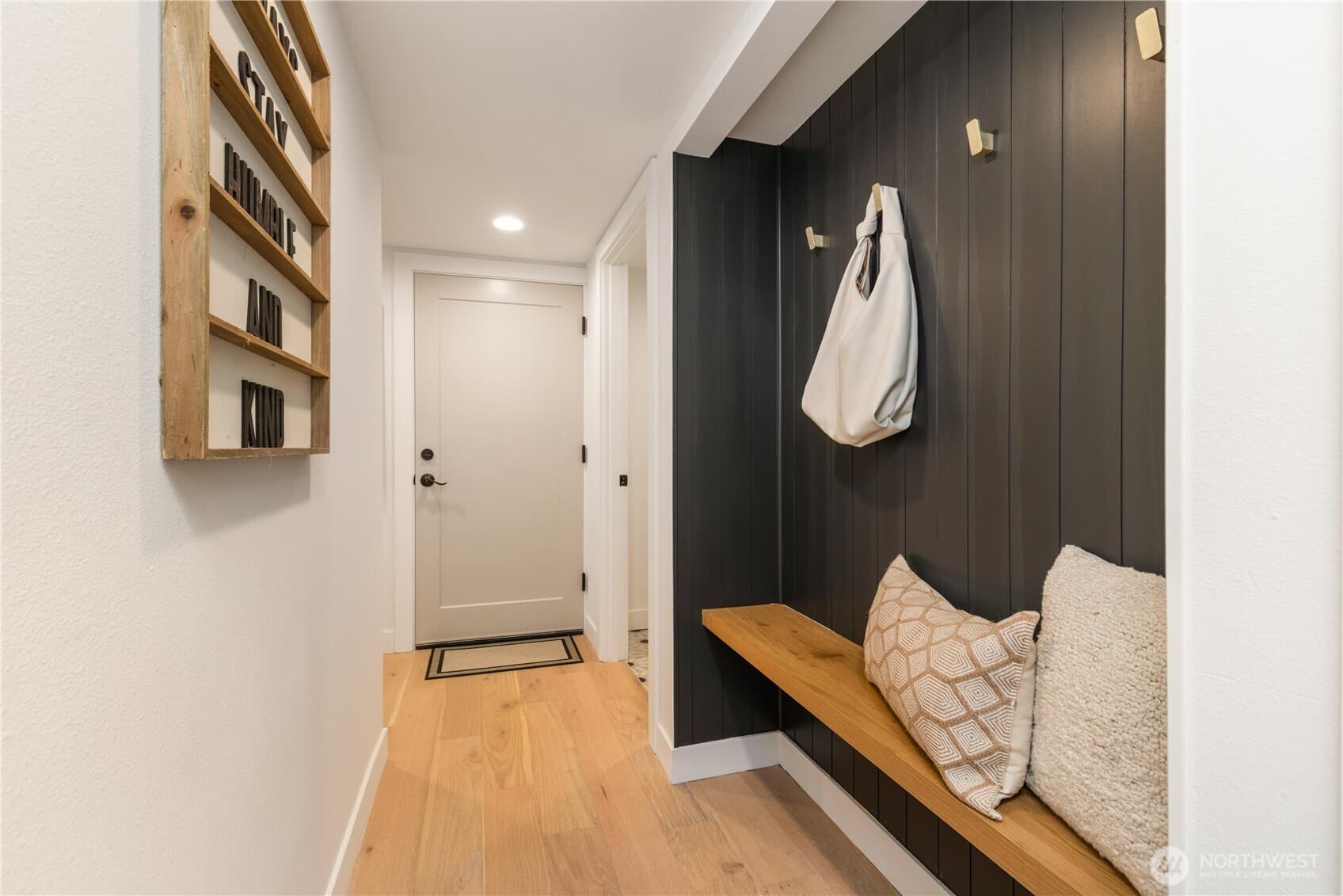 Matthews Beach Cottage - Image 24