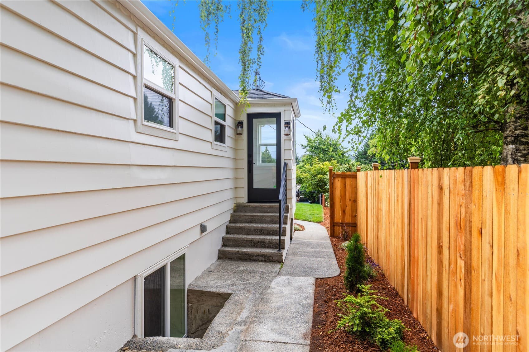 Matthews Beach Cottage - Image 25