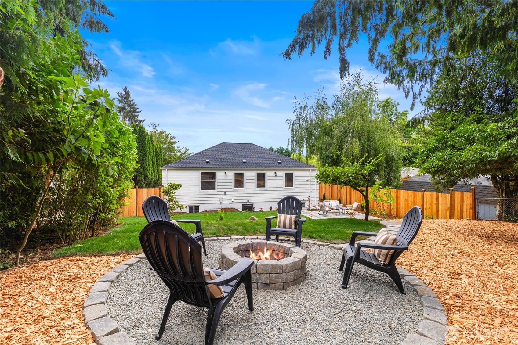 Matthews Beach Cottage - Image 26