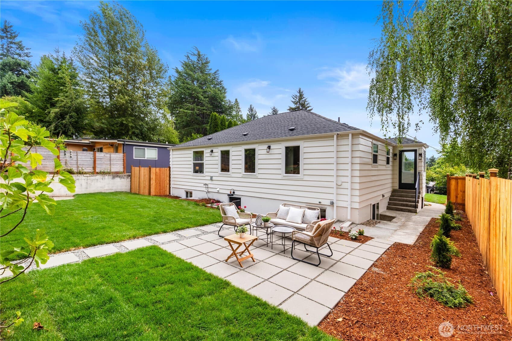 Matthews Beach Cottage - Image 27