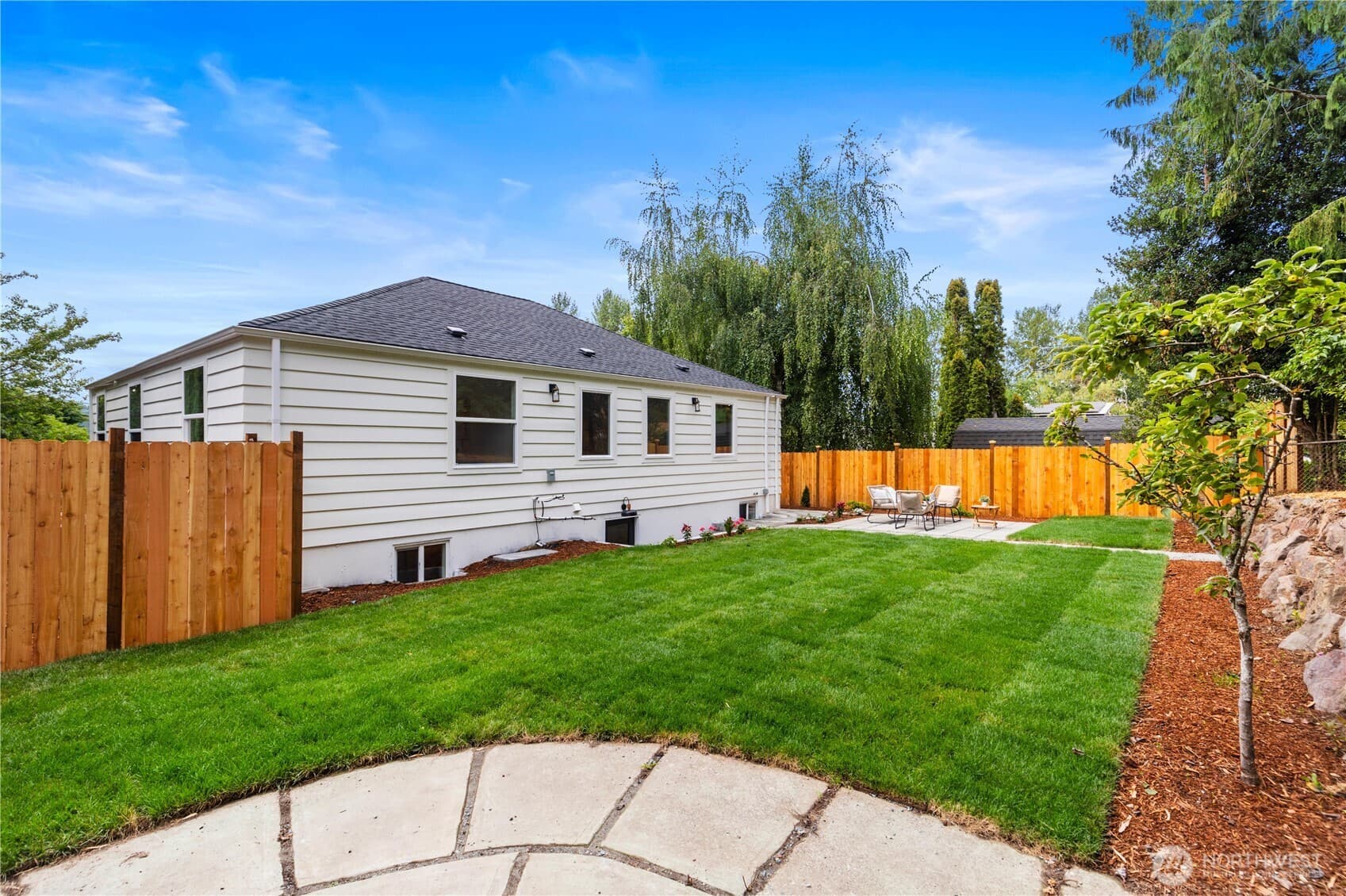 Matthews Beach Cottage - Image 29