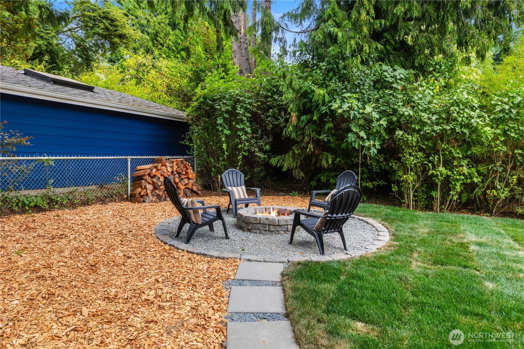 Matthews Beach Cottage - Image 30