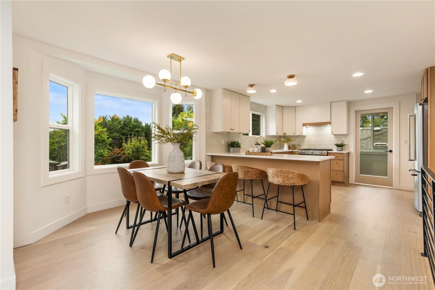 Matthews Beach Cottage - Image 7