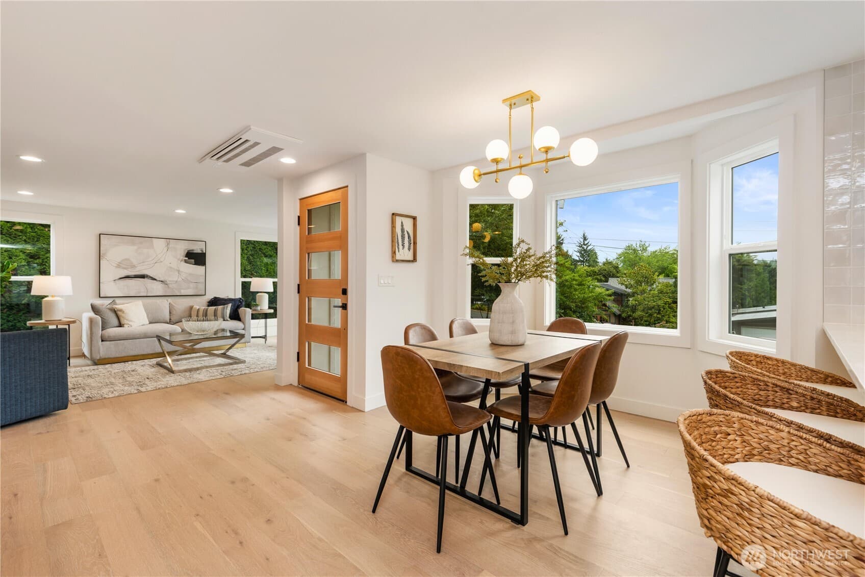 Matthews Beach Cottage - Image 8