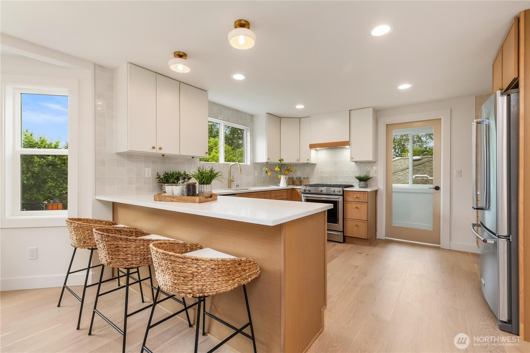 Matthews Beach Cottage - Image 9