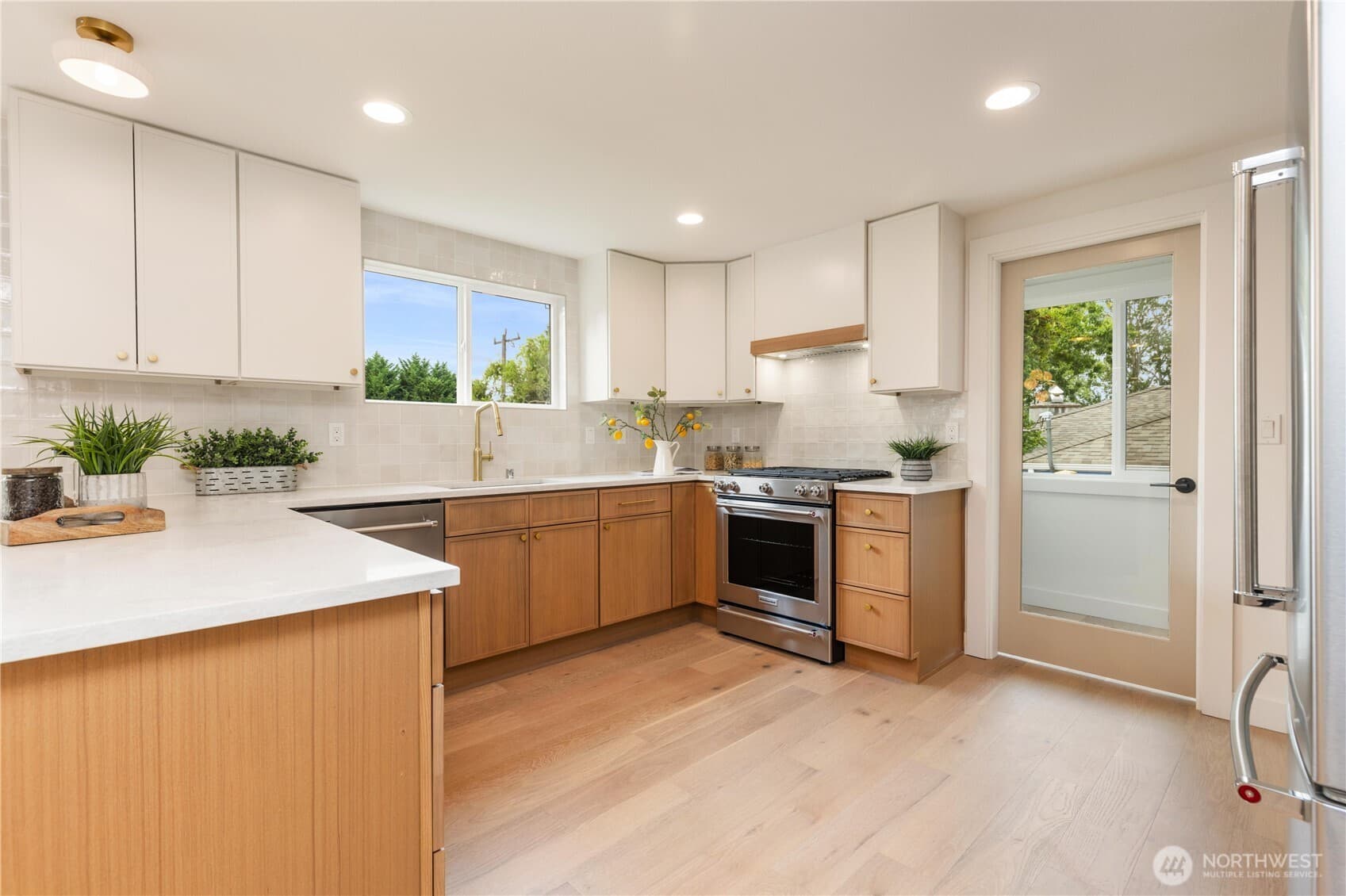 Matthews Beach Cottage - Image 10